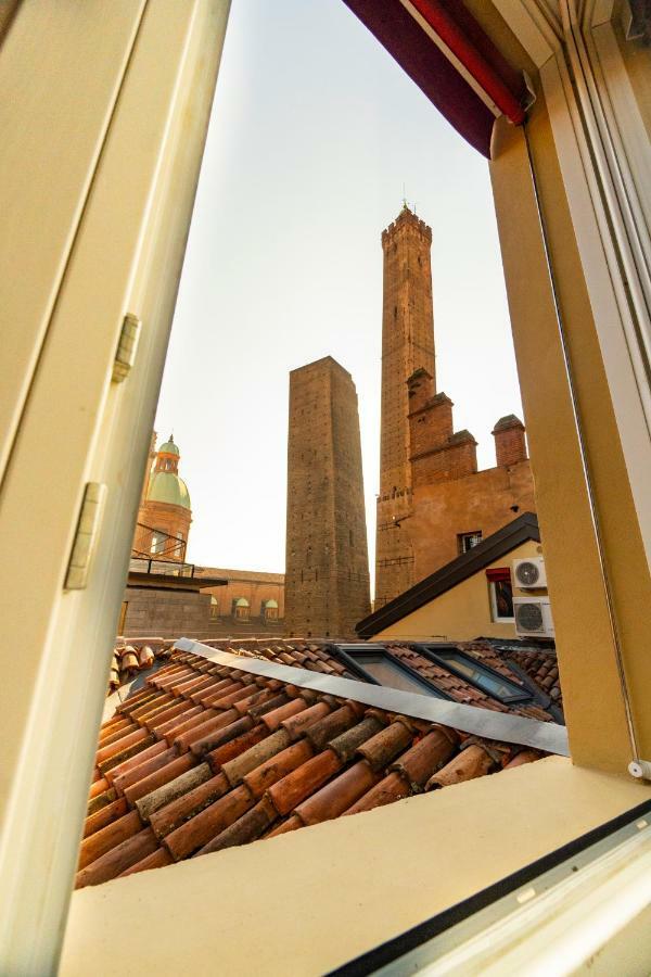 Asinelli Panoramic Rooftop, In Front Of The Two Towers Bologna Ngoại thất bức ảnh