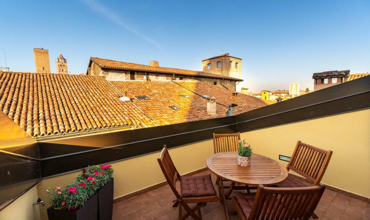 Asinelli Panoramic Rooftop, In Front Of The Two Towers Bologna Ngoại thất bức ảnh