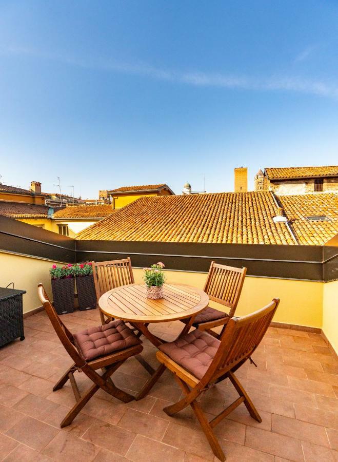 Asinelli Panoramic Rooftop, In Front Of The Two Towers Bologna Ngoại thất bức ảnh