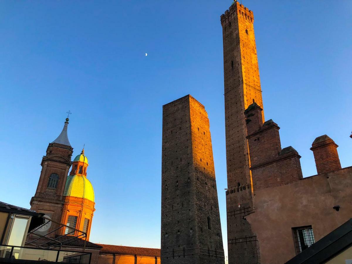 Asinelli Panoramic Rooftop, In Front Of The Two Towers Bologna Ngoại thất bức ảnh