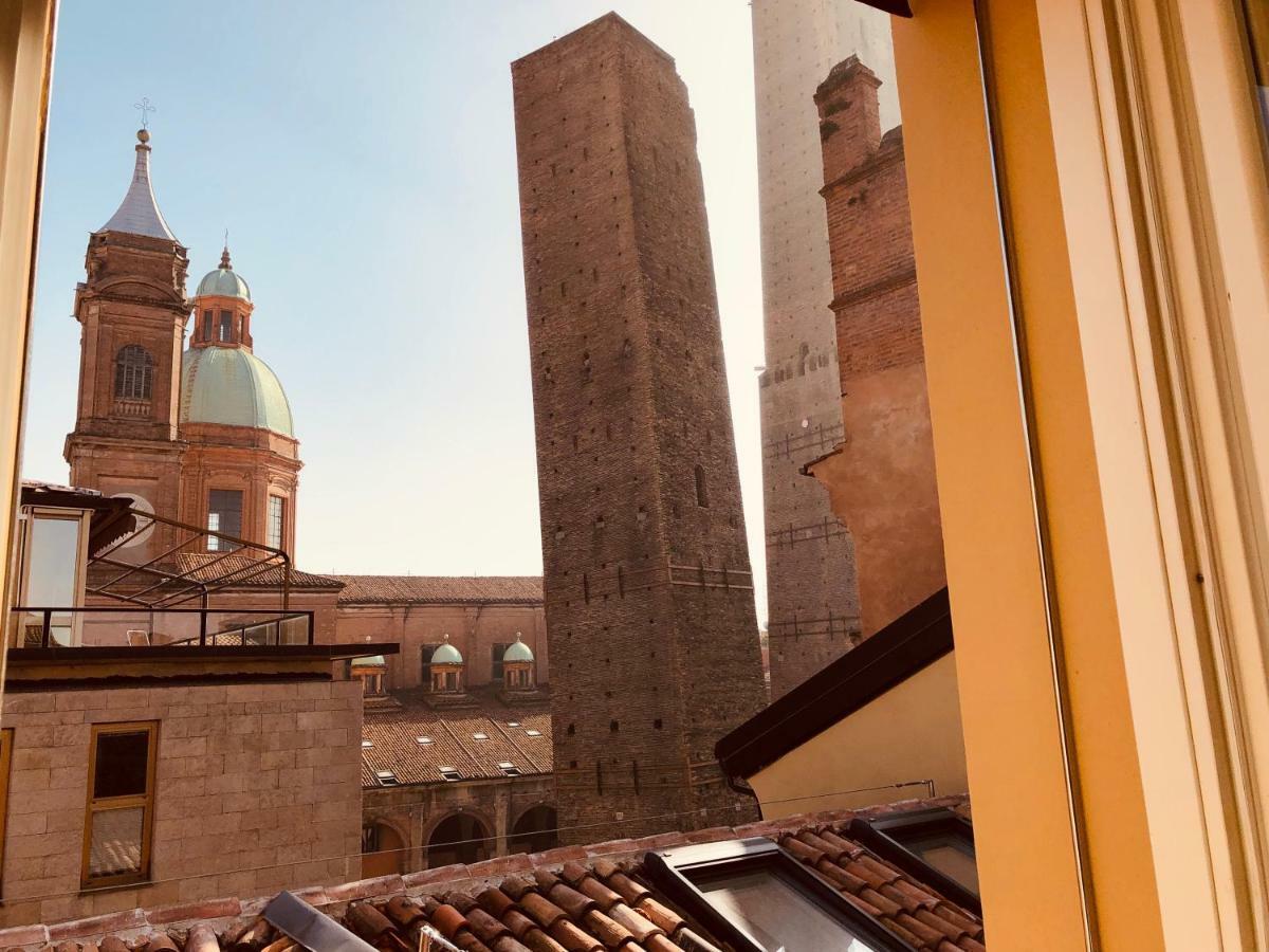 Asinelli Panoramic Rooftop, In Front Of The Two Towers Bologna Ngoại thất bức ảnh